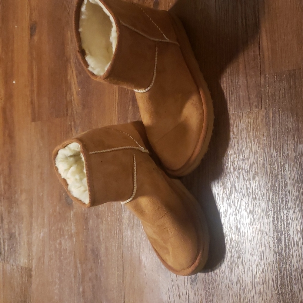 Boots - Picture 2 of 3